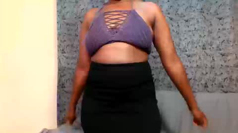 petite_queen001 online show from March 2026 11:00:02 PM