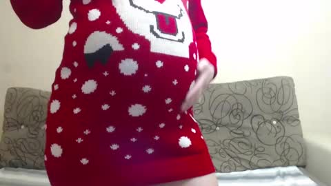 Snapshot of petite_red95 chatting on December 2024 12:01:02 PM cosmina online show from December 2024 12:01:02 PM