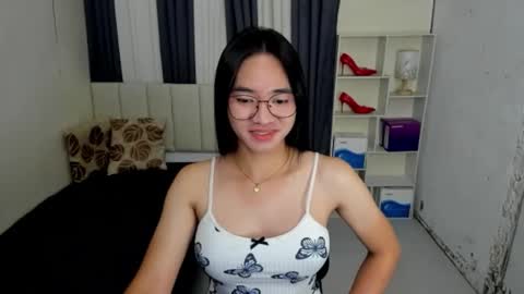 Snapshot of petiteasianmarian chatting on January 2026 05:48:02 PM bigcock Marian online show from January 2026 05:48:02 PM