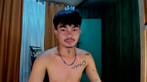 Snapshot of petiteasianx chatting on November 2025 05:29:02 AM Vrin online show from November 2025 05:29:02 AM