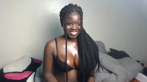 Snapshot of petitebeautyy chatting on May 2026 10:27:01 PM petitebeautyy online show from May 2026 10:27:01 PM