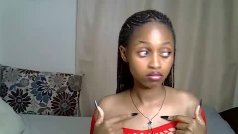 Snapshot of petitecaramell chatting on October 2025 04:35:01 PM Caramel online show from October 2025 04:35:01 PM