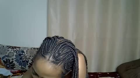 Snapshot of petitecaramell chatting on November 2025 03:09:01 AM Caramel online show from November 2025 03:09:01 AM