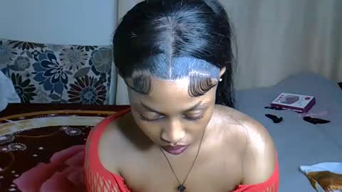 Snapshot of petitecaramell chatting on November 2025 11:04:02 PM Caramel online show from November 2025 11:04:02 PM