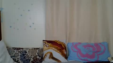 Snapshot of petitecaramell chatting on November 2025 09:42:02 PM Caramel online show from November 2025 09:42:02 PM