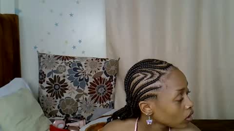 Snapshot of petitecaramell chatting on November 2025 12:54:02 AM Caramel online show from November 2025 12:54:02 AM