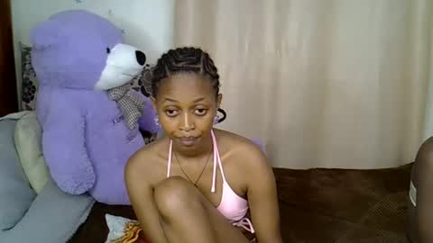 Snapshot of petitecaramell chatting on December 2025 03:10:01 PM Caramel online show from December 2025 03:10:01 PM