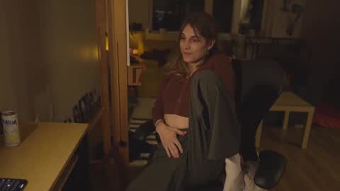 Snapshot of petitecut chatting on December 2025 04:42:02 AM caracal online show from December 2025 04:42:02 AM