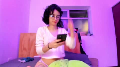 Snapshot of petitee_lunna chatting on January 2025 02:51:02 AM Lunna online show from January 2025 02:51:02 AM