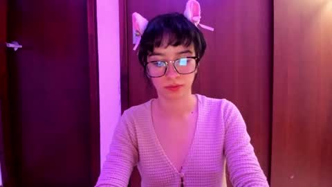 Snapshot of petitee_lunna chatting on March 2025 12:48:01 AM Lunna online show from March 2025 12:48:01 AM