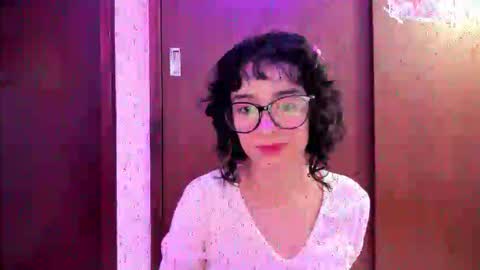 Snapshot of petitee_lunna chatting on September 2025 10:36:01 PM Lunna online show from September 2025 10:36:01 PM