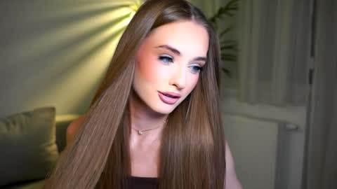 Petitegonwiild online show from May 2026 06:50:02 PM