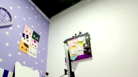 Snapshot of petiteivoryqueen chatting on May 2026 04:07:02 AM danna online show from May 2026 04:07:02 AM
