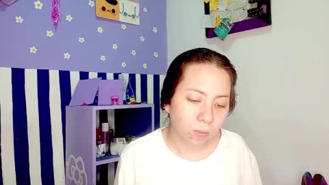 Snapshot of petiteivoryqueen chatting on June 2026 05:32:02 AM danna online show from June 2026 05:32:02 AM