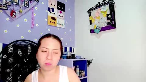Snapshot of petiteivoryqueen chatting on June 2026 05:22:01 AM danna online show from June 2026 05:22:01 AM