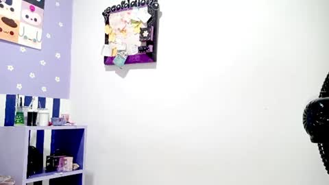 Snapshot of petiteivoryqueen chatting on June 2026 05:32:02 AM danna online show from June 2026 05:32:02 AM