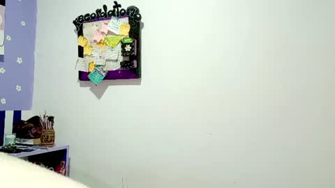 Snapshot of petiteivoryqueen chatting on August 2026 05:17:01 AM danna online show from August 2026 05:17:01 AM