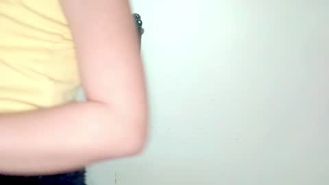 Snapshot of petiteivoryqueen chatting on August 2026 05:42:02 AM danna online show from August 2026 05:42:02 AM