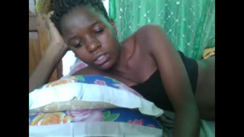 petitesweetchiq online show from October 2025 11:00:01 AM