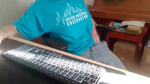 Snapshot of petitwilly chatting on October 2025 09:35:02 AM petitwilly online show from October 2025 09:35:02 AM