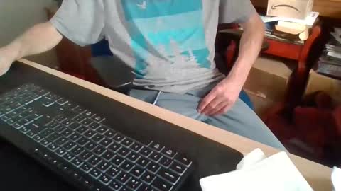 Snapshot of petitwilly chatting on November 2025 12:41:02 PM petitwilly online show from November 2025 12:41:02 PM