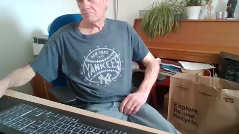 petitwilly online show from April 2026 08:42:01 AM