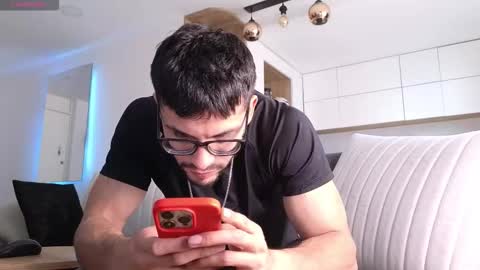 phantom_bigger1 online show from November 2025 01:56:02 PM