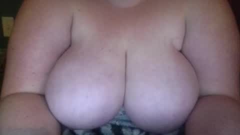 Snapshot of phatpussy42dd chatting on October 2025 01:41:02 AM phatpussy42DD online show from October 2025 01:41:02 AM