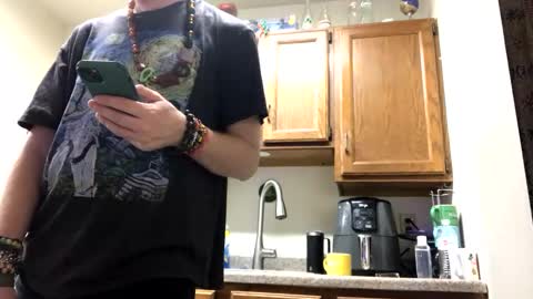 Snapshot of phildoesart chatting on January 2025 03:37:01 AM Phil online show from January 2025 03:37:01 AM