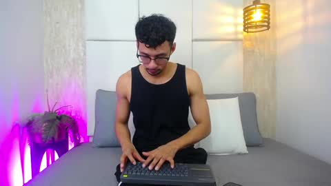 Snapshot of philip_collins chatting on May 2026 01:25:01 AM Milo online show from May 2026 01:25:01 AM