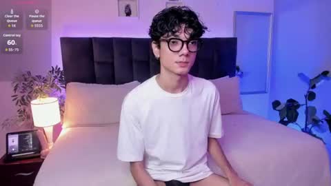 Snapshot of phillicious_ chatting on June 2026 09:59:02 PM Phillip online show from June 2026 09:59:02 PM
