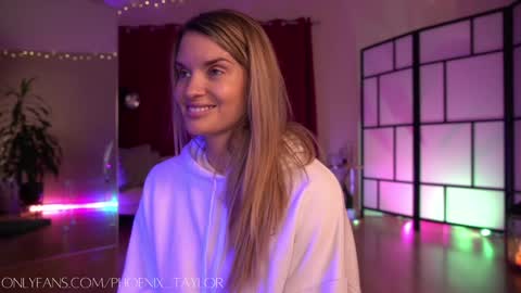 PHOENIX TAYLOR online show from December 2024 05:37:01 AM