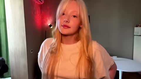 Snapshot of phungegland chatting on June 2026 10:02:01 AM Hello guys My name is Angel Make yourself comfortable and lets have some fun online show from June 2026 10:02:01 AM