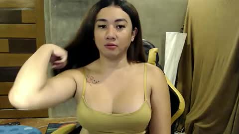 Snapshot of pia_worthsback chatting on October 2025 09:38:02 AM Pia online show from October 2025 09:38:02 AM