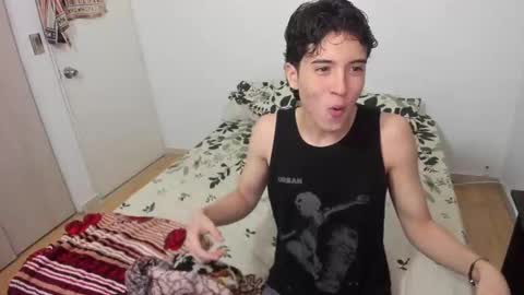 picaszomilos350 online show from February 2026 05:31:01 PM