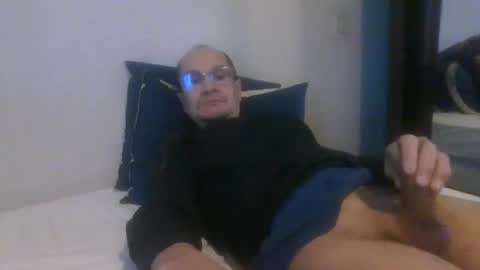 Snapshot of pichoun71 chatting on December 2024 10:06:02 AM pichoun71 online show from December 2024 10:06:02 AM