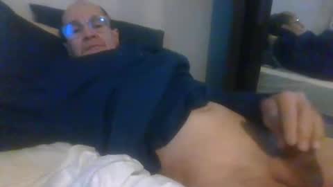 Snapshot of pichoun71 chatting on December 2024 08:24:01 AM pichoun71 online show from December 2024 08:24:01 AM