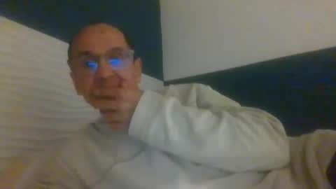 Snapshot of pichoun71 chatting on January 2025 05:06:01 PM pichoun71 online show from January 2025 05:06:01 PM