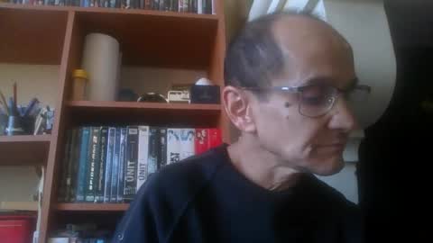 Snapshot of pichoun71 chatting on January 2025 01:44:02 PM pichoun71 online show from January 2025 01:44:02 PM