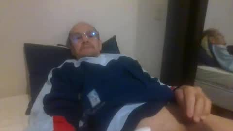 Snapshot of pichoun71 chatting on November 2025 06:44:01 AM pichoun71 online show from November 2025 06:44:01 AM