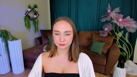 Emelie online show from September 2025 10:29:01 AM
