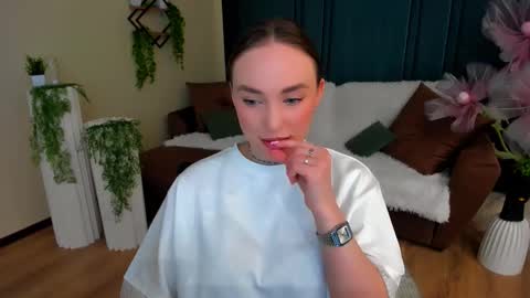 Emelie online show from March 2026 01:23:02 AM