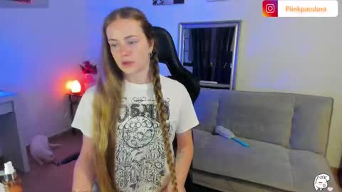 Snapshot of piinkpandora chatting on September 2025 09:14:02 PM PiinkPandora online show from September 2025 09:14:02 PM