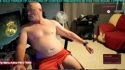 Snapshot of pilot_dave_69 chatting on September 2025 04:49:02 AM Dave online show from September 2025 04:49:02 AM