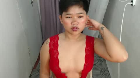 Snapshot of pinayprincesslyn chatting on March 2025 04:05:02 AM Lyn the Lesbian online show from March 2025 04:05:02 AM