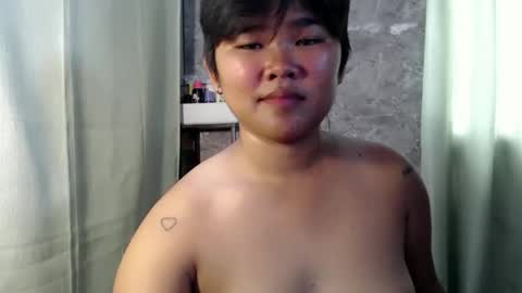 Snapshot of pinayprincesslyn chatting on May 2026 04:32:01 AM Lyn the Lesbian online show from May 2026 04:32:01 AM