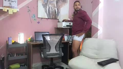 Snapshot of pineappleflipped chatting on July 2026 01:09:01 AM pineappleflipped online show from July 2026 01:09:01 AM