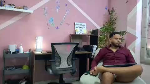 Snapshot of pineappleflipped chatting on August 2026 03:08:02 AM pineappleflipped online show from August 2026 03:08:02 AM