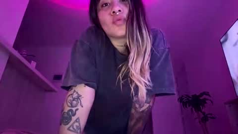 Snapshot of pink_quarz chatting on November 2025 12:10:02 AM KELLY online show from November 2025 12:10:02 AM