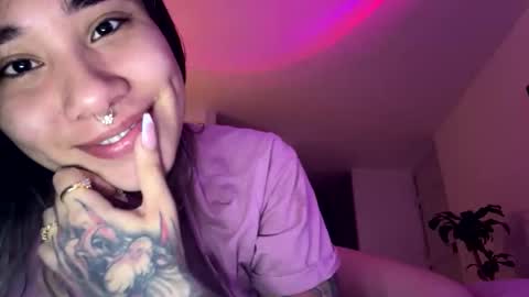 Snapshot of pink_quarz chatting on November 2025 01:06:01 AM KELLY online show from November 2025 01:06:01 AM